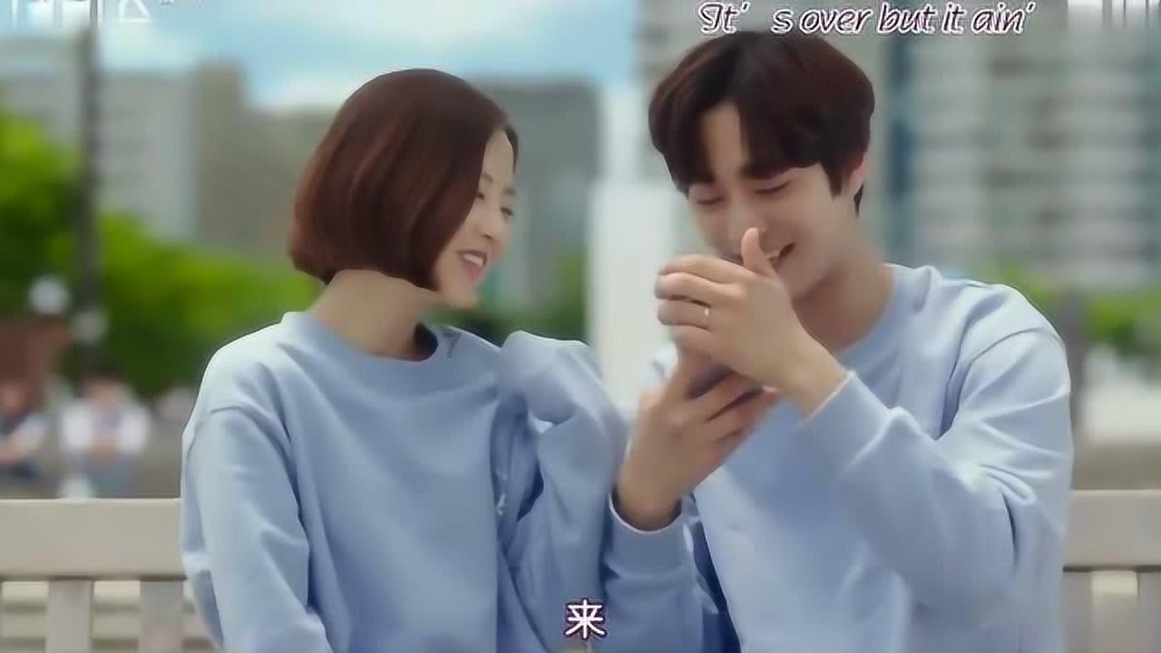 逃离残破的船只